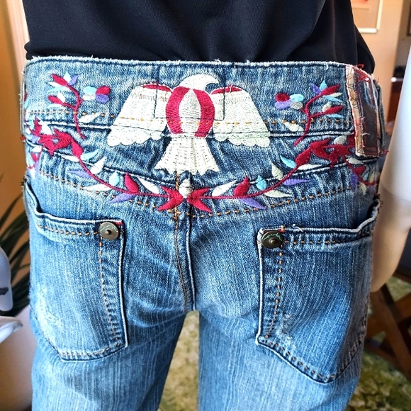 Marlow Vintage Originals: Embroidered Jeans: Made in Hong Kong. - Picture 10 of 16